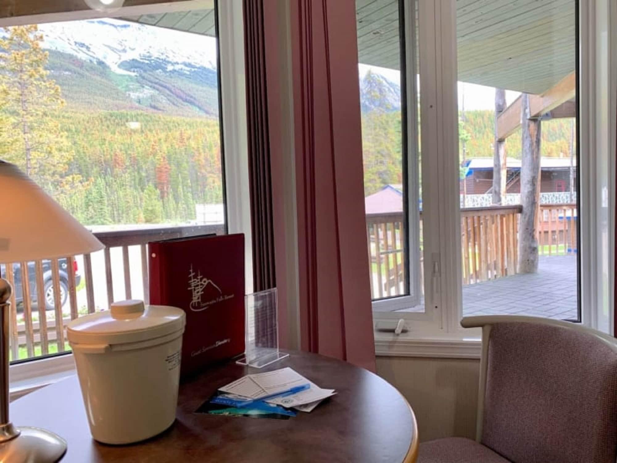 Sunwapta Falls Rocky Mountain Lodge جاسبر المظهر الخارجي الصورة