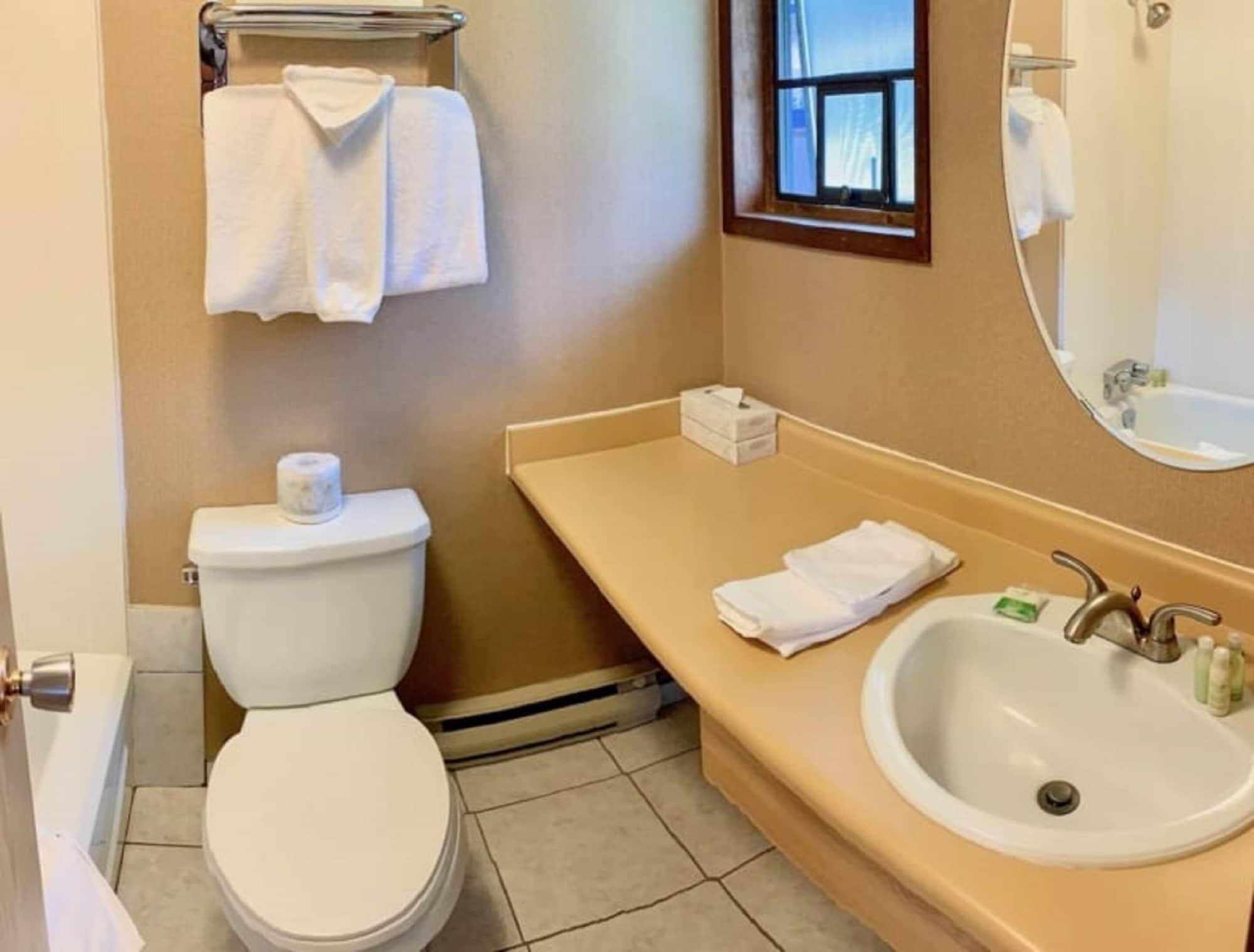Sunwapta Falls Rocky Mountain Lodge جاسبر المظهر الخارجي الصورة