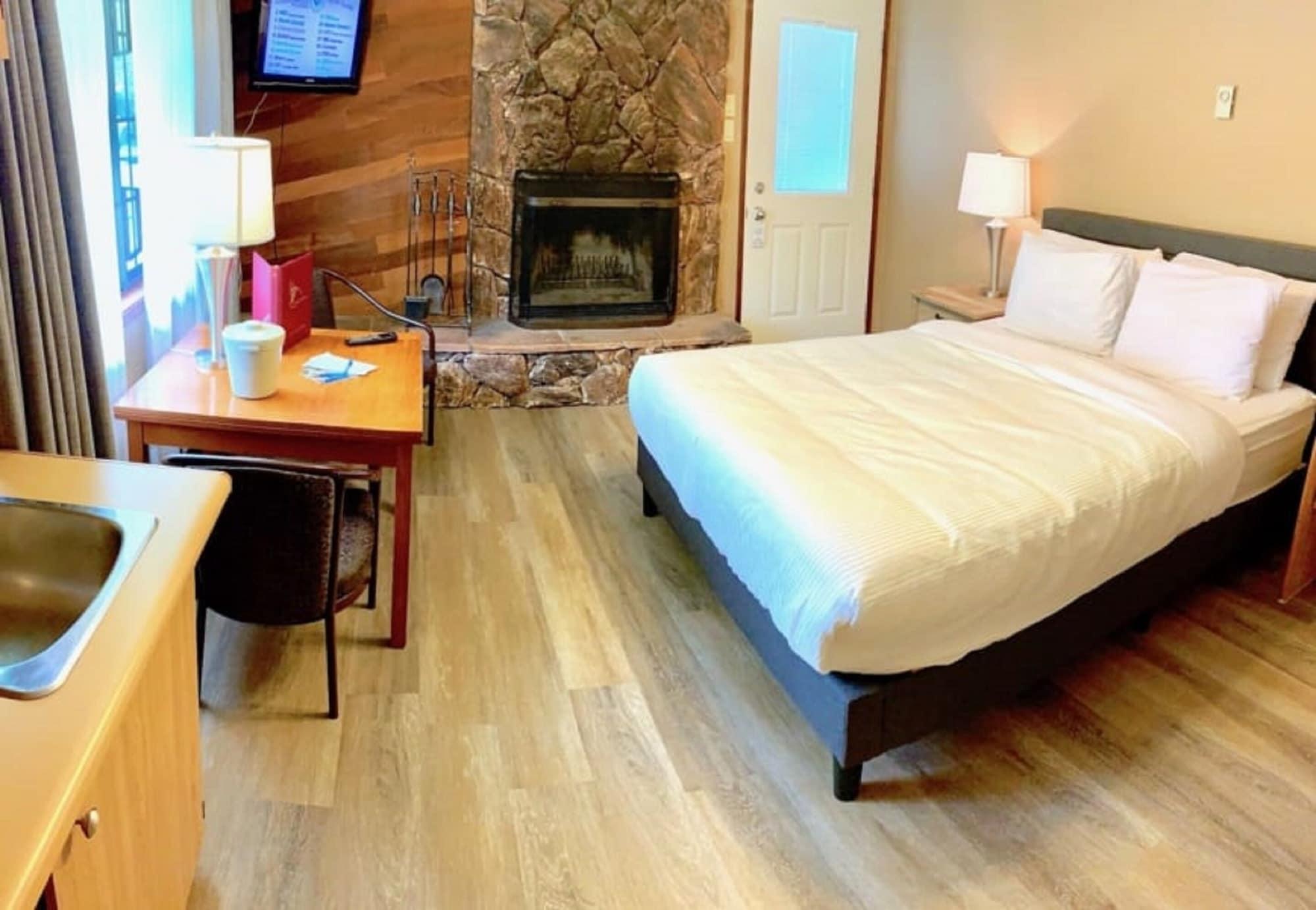 Sunwapta Falls Rocky Mountain Lodge جاسبر المظهر الخارجي الصورة