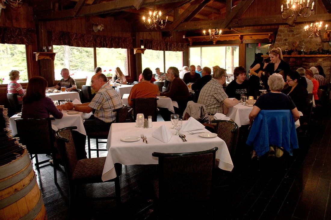 Sunwapta Falls Rocky Mountain Lodge جاسبر المظهر الخارجي الصورة